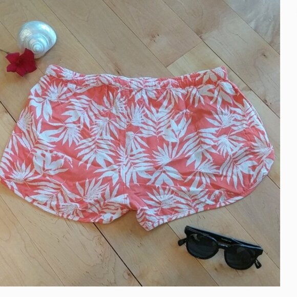 DOO Australia Tropical soft Rayon  Beachy Shorts with pockets!! - Picture 1 of 5